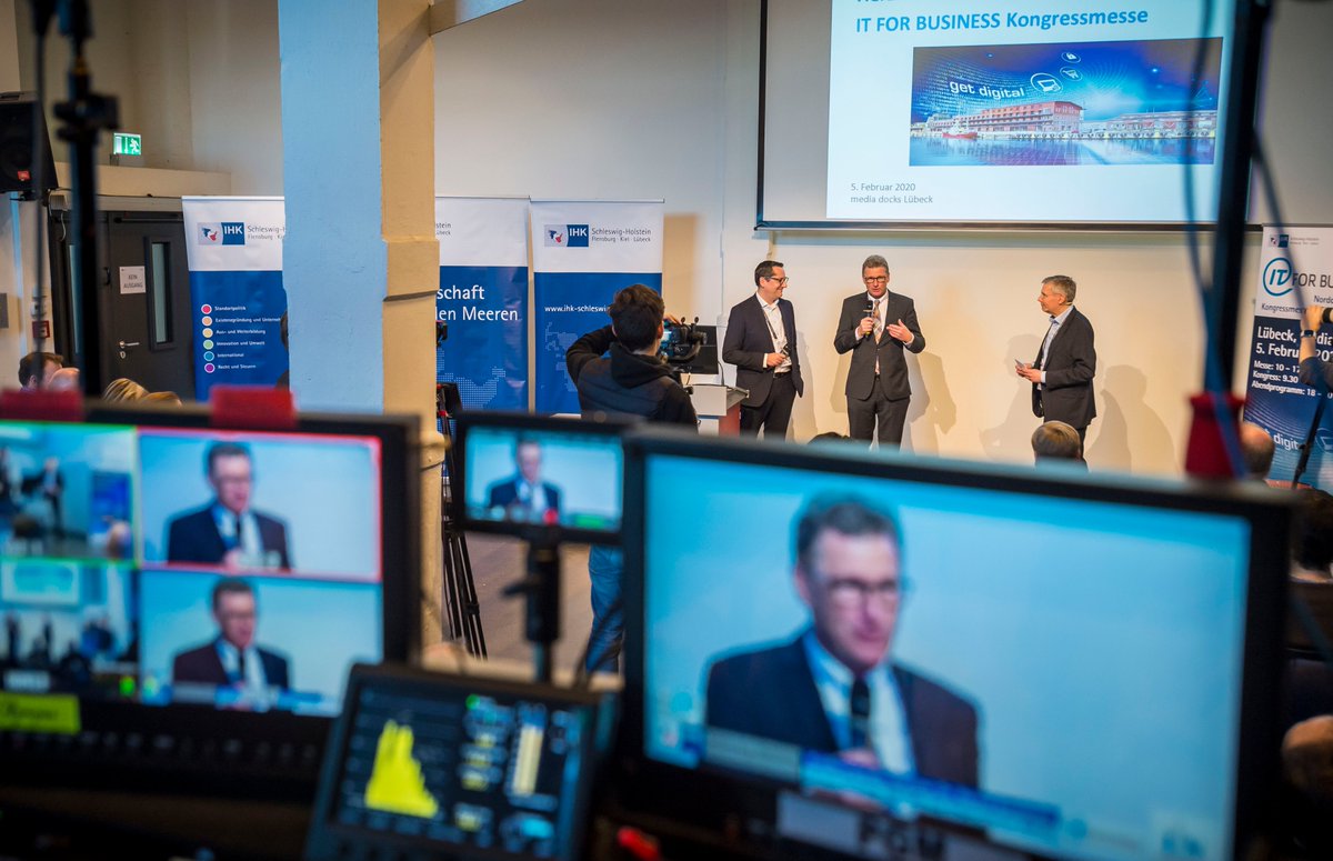 IHK_Luebeck's tweet photo. Besucherrekord auf der IT FOR BUSINESS in #Lübeck! Rund 900 Interessierte sind heute in die media docks gekommen. Schwerpunkte waren die Themen #Digitalisierung, #ITSicherheit und #OnlineMarketing. Mehr gibt’s in Kürze in unserem Videofeature! #it4b20 @TZL_Luebeck @Stefanglocal https://t.co/p1uJefv4IB