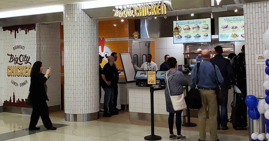 fly2midway's tweet photo. .@BigCityChickn has opened at Midway! This local #Chicago favorite serves up made-to-order, all natural, delicious fried chicken. It’s the 24th new concession unit to open at MDW as the #MDWMOD redev program continues to amaze. https://t.co/CXKRbOBUbh