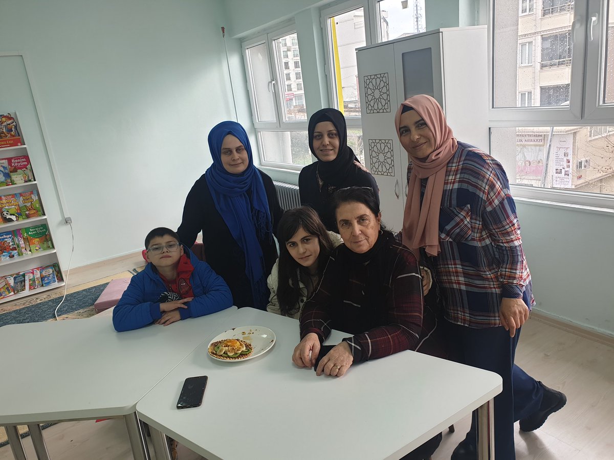 N_uzunn's tweet photo. Okulumuz özel eğitim sınıfında waffle etkinliği yapıldı. @2525Ibrahim @sultangazimem1 @istanbulilmem @muratkucukkayaa @nisaburece https://t.co/Vk1XBLWLYf