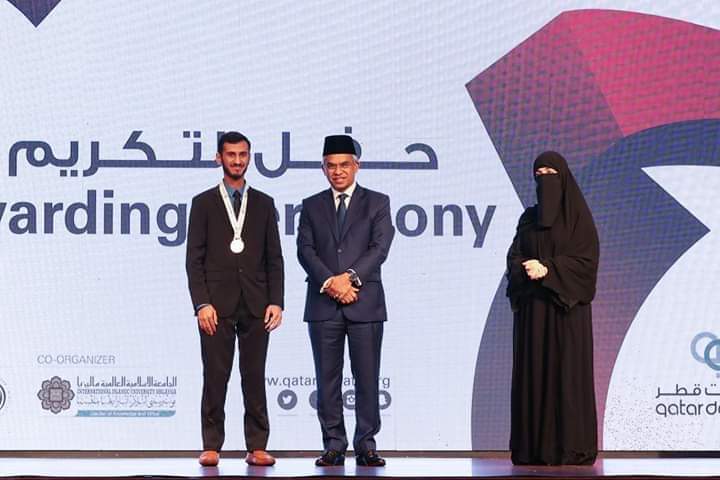 نعتز ونفخر بمثل هذه الهامات الشبابية التي تحقق الإنجاز أينما حلّت سواء على المستوى الفردي أو الجماعي
المتميزان #أسامة_الكشري و #محمد_الجلعي يحققان نجاحًا فرديًا مميزًا بتكريمهما ضمن أفضل عشرة متحدثين في البطولة الآسيوية للمناظرات.
#بطولة_آسيا_للمناظرات_باللغة_العربية
#UST https://t.co/R6lW7yRngO
