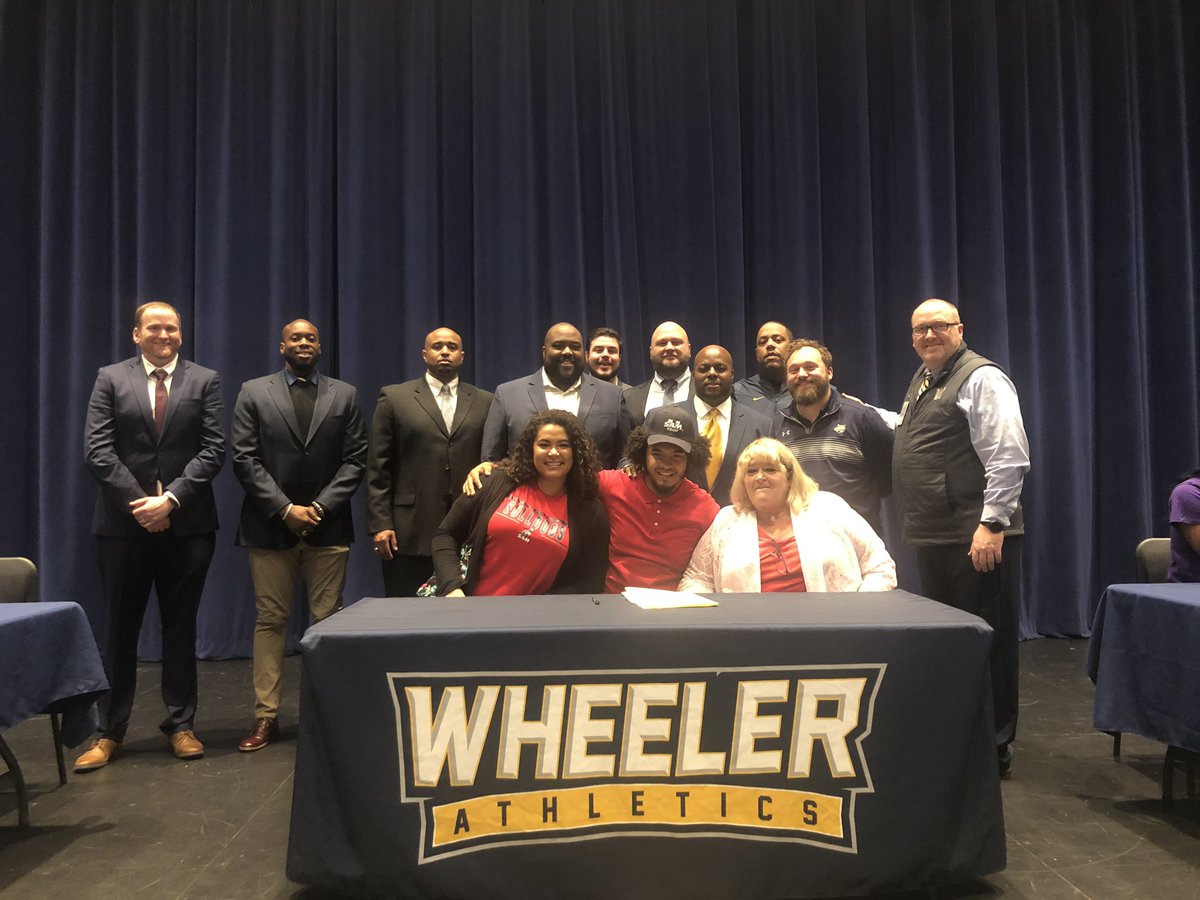 coachking77's tweet photo. CONGRATS‼️
@jadenross12 
@Jalen_Jordan18 
@theoreeves15 
@shadythomas12 
#TrainedToGo
🏈🐯🏈🐯🏈🐯🏈🐯🏈🐯
#2020SigningDay https://t.co/1WLJR7lsxT