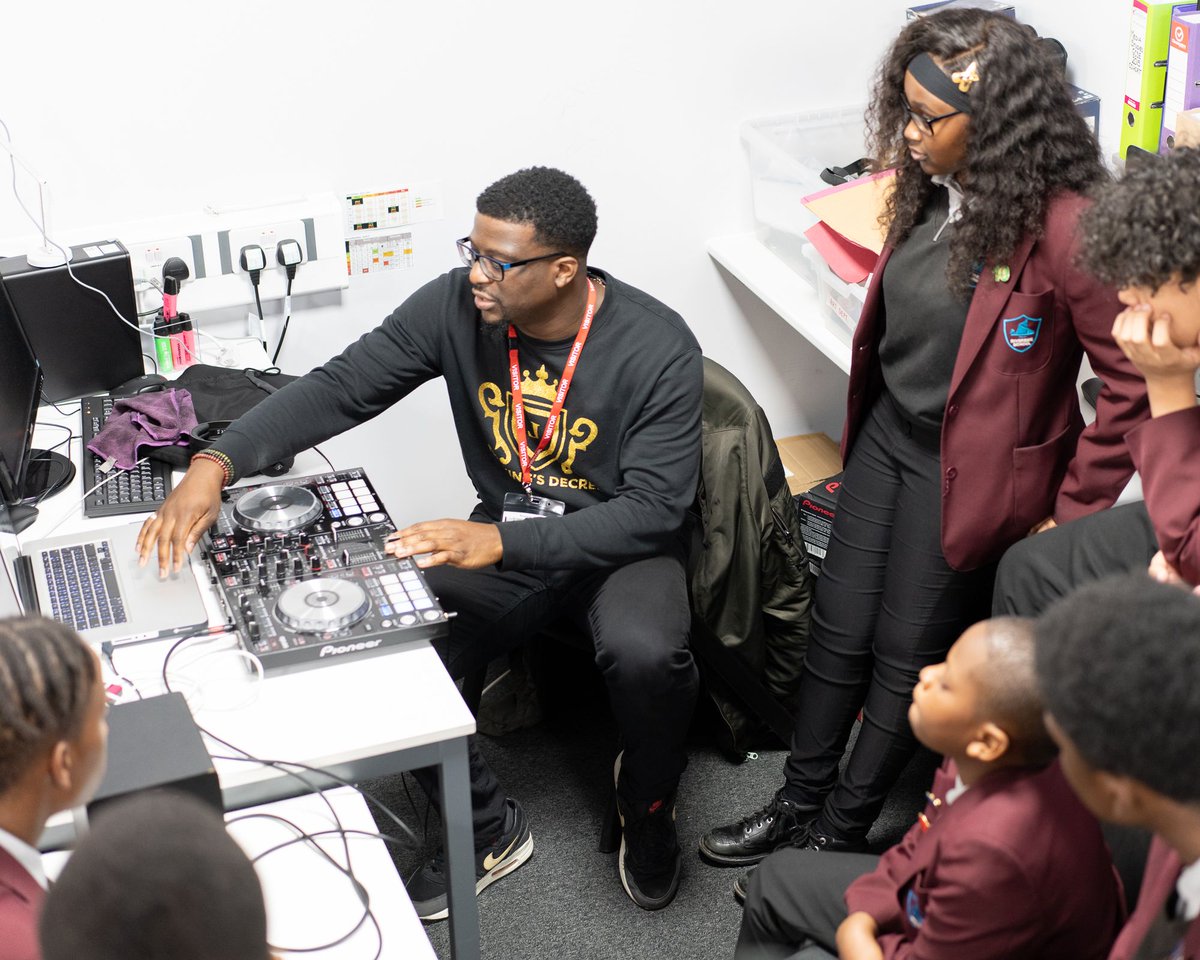 barkingriver's tweet photo. We are delighted to have supported Visions from the View, an 8-week DJ programme with pupils from @RiversideCampus, led by local music producer and DJ @thekingsdecree. Great to see their hard work culminate with a performance at the @ThamesWardCP Growth Summit earlier this week! https://t.co/190RAzsx0R