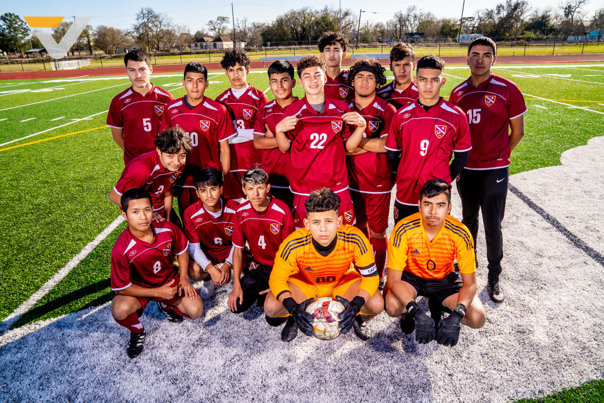 ⚽️Inside the Program: <a href="/GandersUnited/">Baytown Lee Soccer</a>⚽️

Check out the video as VYPE goes Inside the Program with the Baytown Lee boys soccer team. #VYPECampus (<a href="/GCCISD/">Goose Creek CISD</a>) 

WATCH:vype.com/inside-the-pro…
