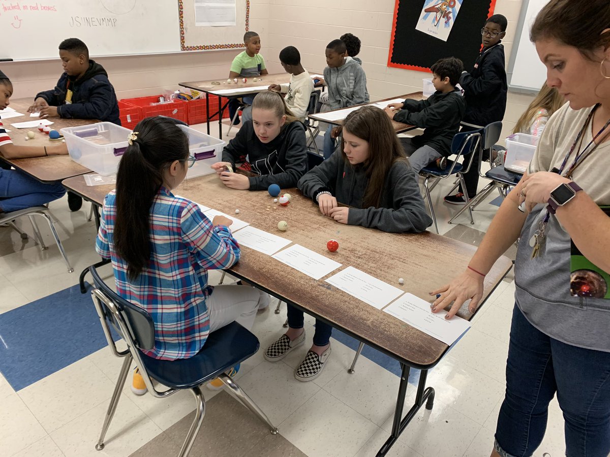 NLMS Students learning facts and order of the planets.