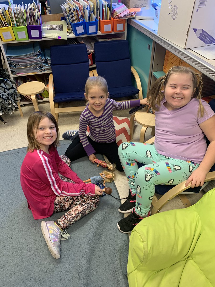 Gullickson1st's tweet photo. We are LOVING learning through play today! #GSPD2020 #PlayDay #PlayAllDay #LearnThroughPlay #BestDayEver  #Teamwork #AllTheToys #globalplayday @BBEschools https://t.co/fcE6ib81fI