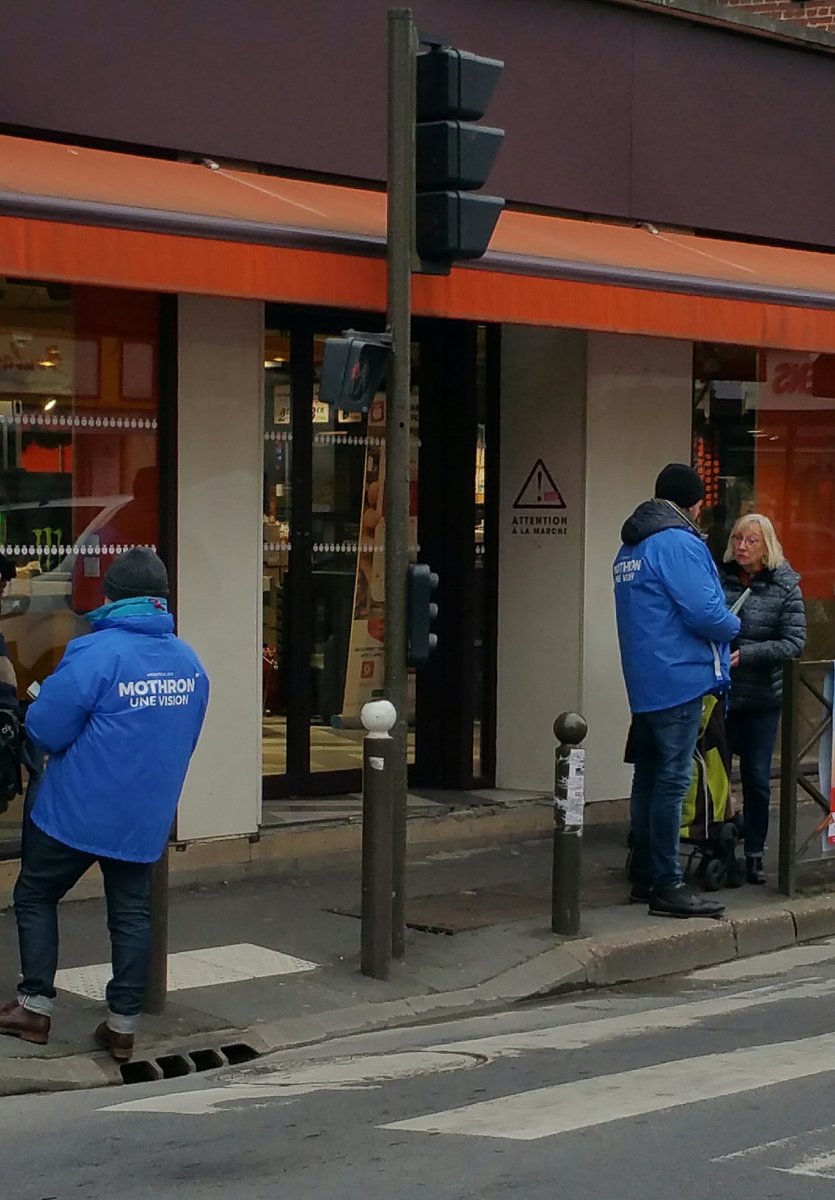 XavierPERICAT's tweet photo. @Mothron1Vision Ce matin, mobilisés au Marché des Champioux à #Argenteuil pour faire connaître le 1er volet de notre #projet ! #Mothron2020 #Mothronunevision https://t.co/AXWIMn5vGu