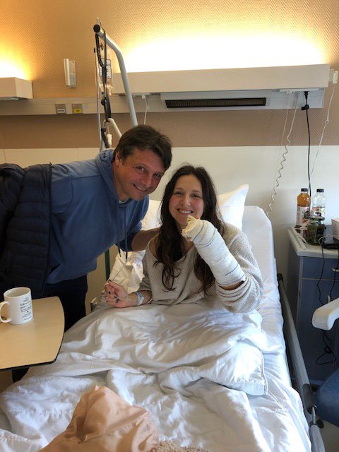 FournierLaurent's tweet photo. @FournierMaureen #équitation#blessure
Merci aux urgences de la clinique de Parly 2, à l’hôpital de Trappes et particulièrement au docteur Xavier DELPIT pour votre réactivité et votre professionnalisme.
Merciiiiiiii https://t.co/hO0PFjFrxw