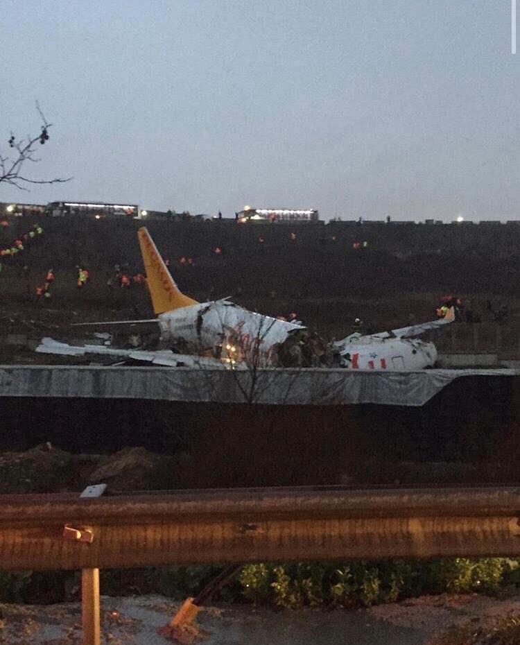 İstanbul Sabiha Gökçen Havalimanı’na iniş esnasında pistten çıkan yolcu uçağında yaralanan vatandaşlarımıza geçmiş olsun dileklerimi iletiyoruz.