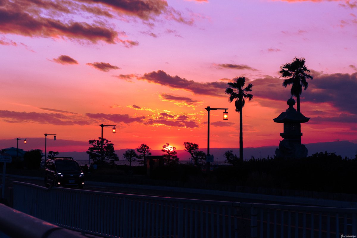 Pastel Japan photography of Enoshima and the sunset, taken by surudenise (surudenise.com)