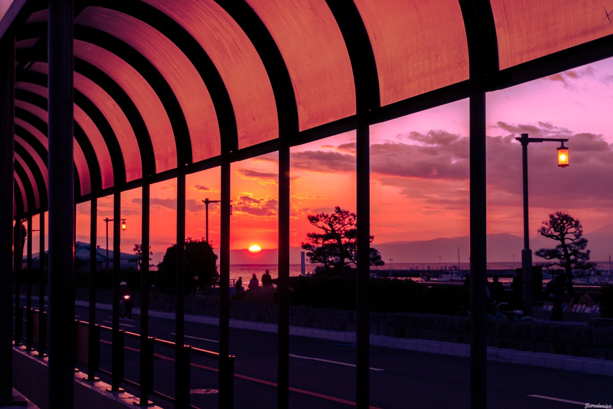 Pastel Japan photography of Enoshima and Mount Fuji, taken by surudenise (surudenise.com)