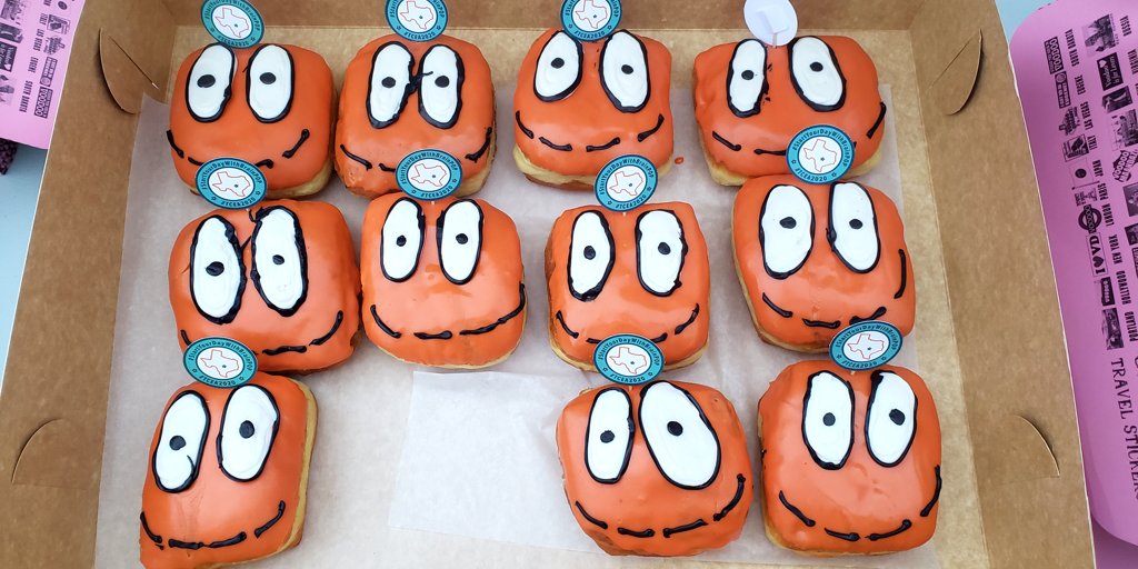 brainpop's tweet image. Over 300 teachers arrived bright and early at #TCEA2020 to grab a free coffee and a Moby-inspired donut! Did you miss out? You have one more chance to #StartYourDayWithBrainPOP! Learn more: bit.ly/3aODfc4 🍩☕️#TCEA @TCEA