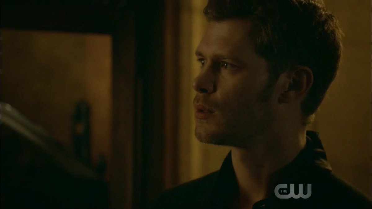 nottheviIIain's tweet photo. Caroline says or does something that shows how much she cares about Klaus.

Klaus: 😯😳🥺❤️ https://t.co/z5EbMqOJnP