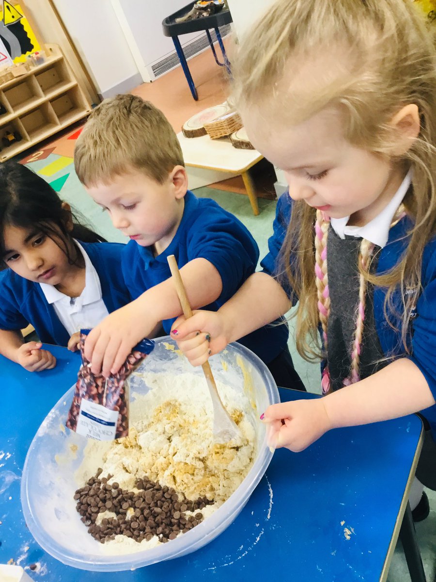 ScholesVPSchool's tweet image. 🍪🍪 Foundation Stage Cookie Challenge ! Tomorrow (Thursday) we will be selling our homemade cookies to all of our friends in school. if you would like your child to buy one please send 50p with them. Thank you 👦🏻👧🏻👦🏼👧🏽 #Foundationstageenterprise #cookiechallenge