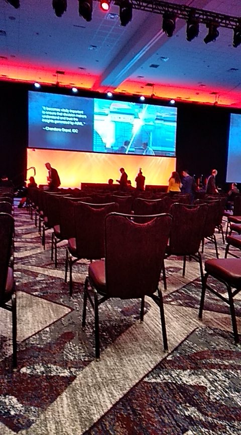 flashingqwerty's tweet photo. Awaiting the Keynote at MicroStrategy World 2020.  Promises to be epic! #analytics2020 https://t.co/JPuze4jbtq