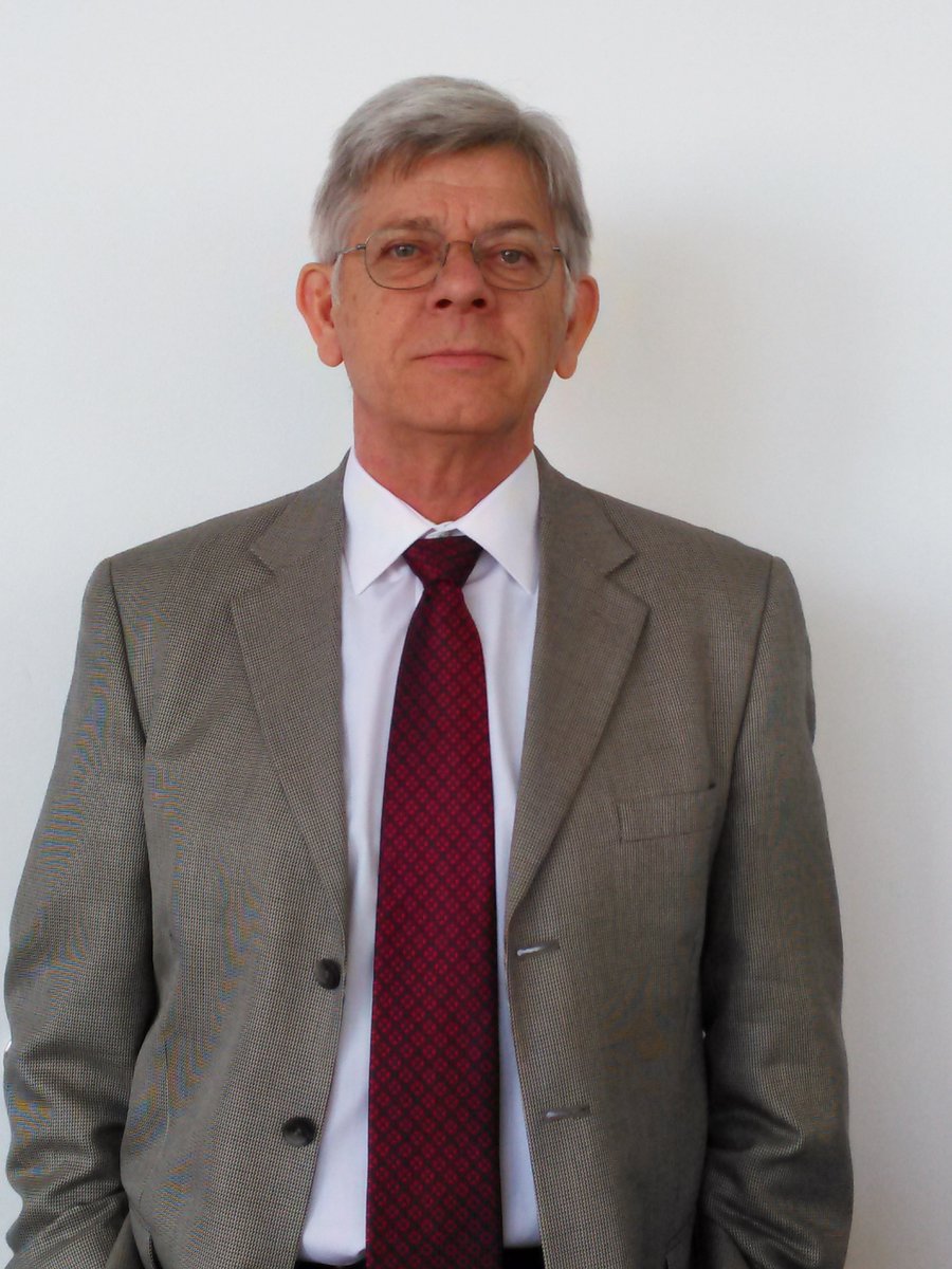pitcrushconvey's tweet photo. Joe Dos Santos, Founder &amp; President of @dossantosintl will present 'The Flying Sandwich High Angle #Conveyor' covering an innovation combining its #sandwichconveyor tech with #Agudio's #Flyingbelt achieving long spans on #highangle profiles #futureofmining #bulkhandling #Leitner https://t.co/UAHVmwRBHg