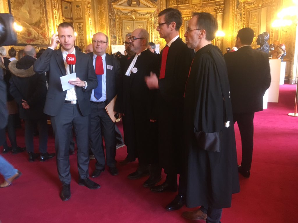 Des avocats des Hauts de France au Senat pour protester contre la réforme des retraites.