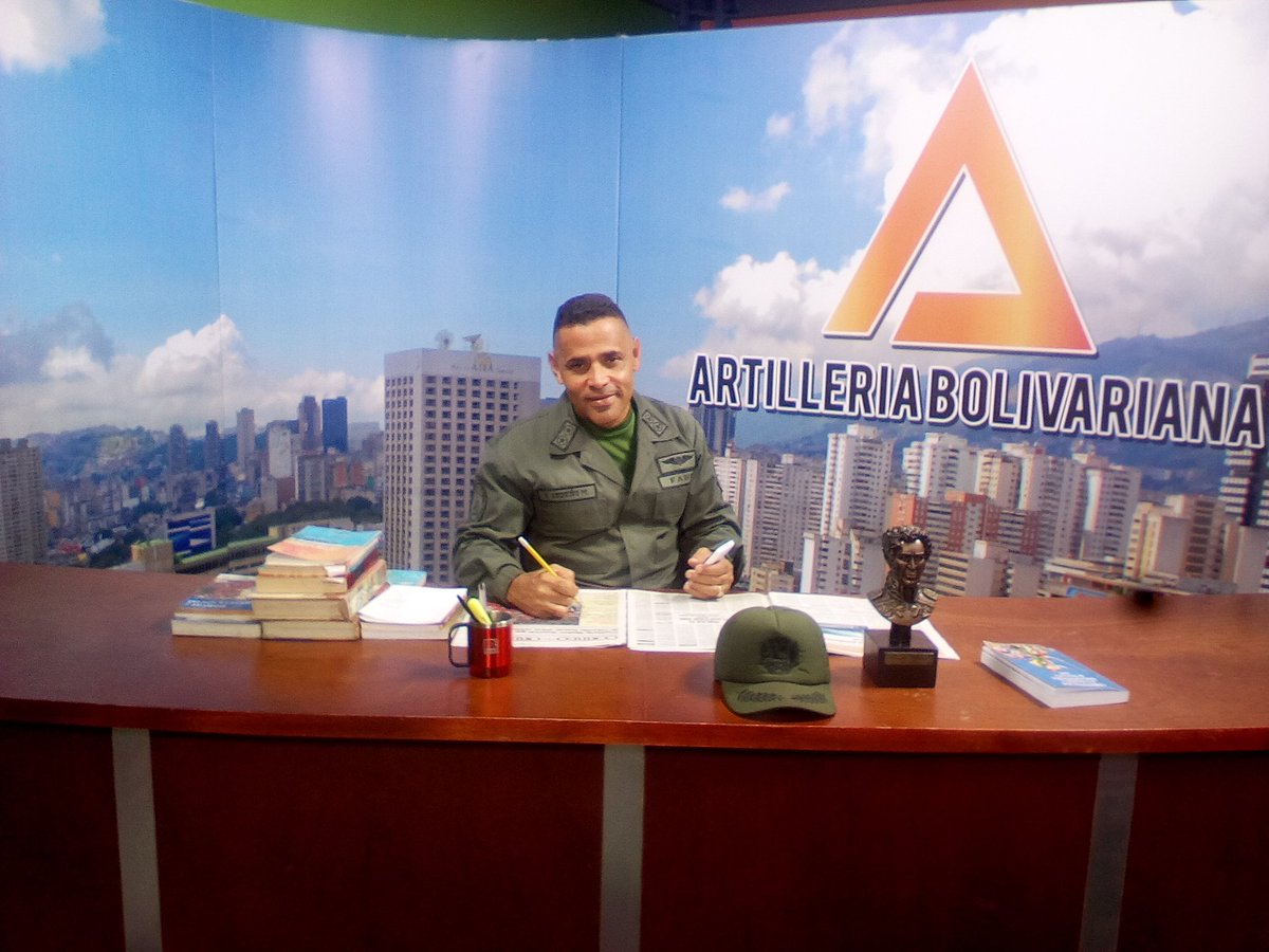 entrevistab's tweet photo. #HOY programa especial " Bolívar y su concepción del Periodismo" #5Feb por la Televisora Bolivariana @TVFANB #FelizMartesATodos https://t.co/yUcnUroH42