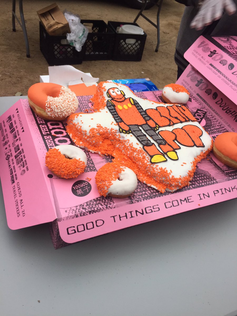 milesnawmiles's tweet image. Day 2 of @TCEA starts w/ @VoodooDoughnut and my new El Paso friends all courtesy of @brainpop #TCEA #StartYourDayWithBrainPOP #JCSTechLeads
