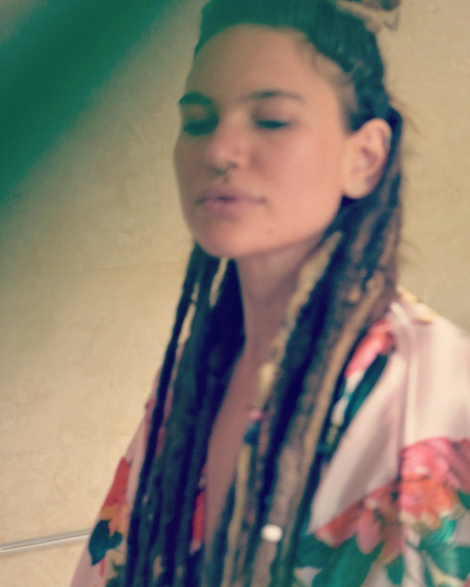organickristin's tweet photo. I'd like to refrain from so many words today. Take that as it serves you. "We're fascinated by the words, but where we meet is in the silence behind them." Ram Dass
.
.
#peace #meditation #silence #behindthemind #nourisheorganics #beautyinfluencer #greenbeauty #nourishe https://t.co/VKd0OTNAn8
