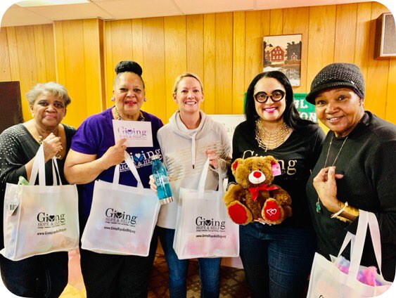 givehopehelp's tweet image. Help us add The Kansas City Chiefs gifts to the Giving Hope &amp;amp; Help LOVE Bags 4 Cancer! 
Tax deductible donations accepted at givinghopeandhelp.org 
CASH APP: $givehopehelp
#GiveHopeHelpLOVEBags4Cancer @ResearchMed @NKCHospital @chiefskingdomkc