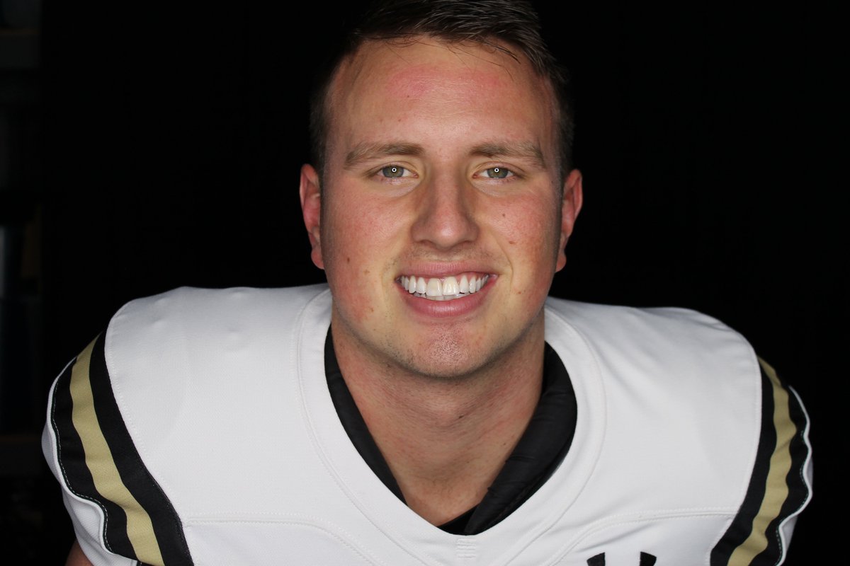 LindenwoodFB's tweet photo. Clint Sigg (@SiggClint ) is a LION

Welcome to the Family

#DUBCLUB
#NSD20

🦁 https://t.co/J85Te80oVJ