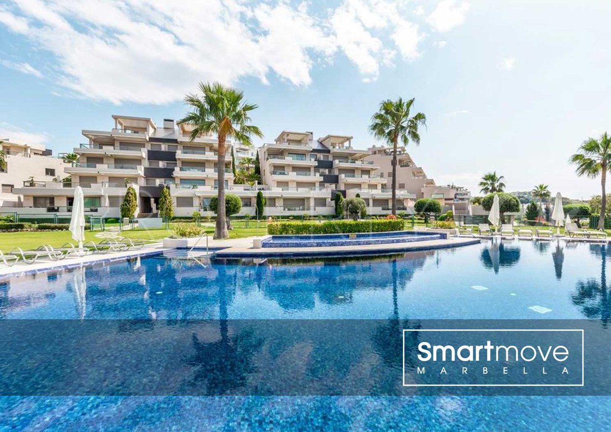 MoveSmartmove's tweet image. Los Arrayanes Golf, Las Aguilares, Benahavis Stunning 3 bed/ 2 bath duplex penthouse - Fully furnished and in one of the best locations in this luxury community. This duplex penthouse is bright and airy with amazing views to sea, mountains, golf and gardens.