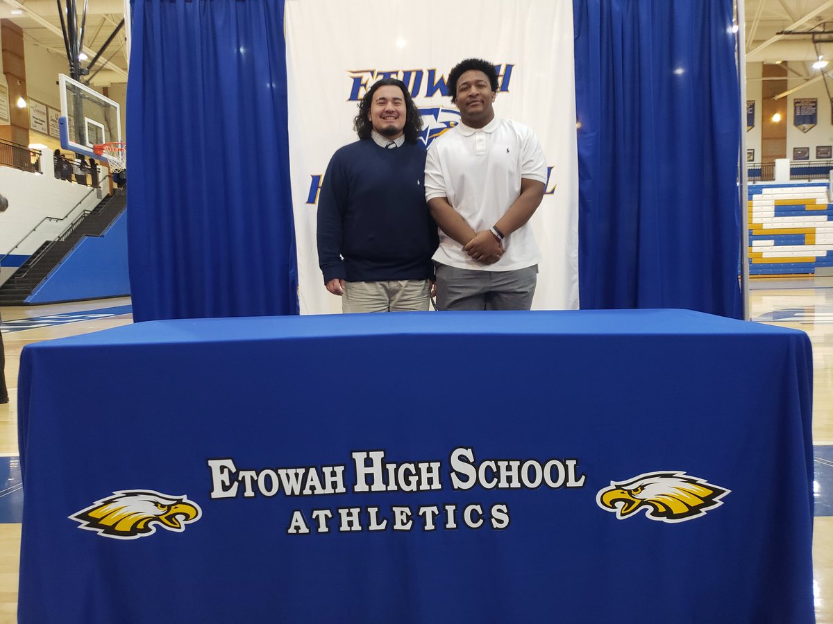 Etowah_Recruits's tweet photo. Congratulations to Etowah DL @RDevezin on his commitment to the University of West Georgia Wolves! They are getting a phenomenal young man and a relentless terror on the field! #EtowahFB #RecruitEtowah @UWGFootball #GoWolves https://t.co/V60L1jPyKH