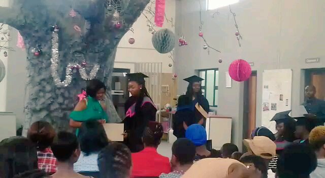MONA_SAMSIS's tweet photo. My big day😍😘 n i forgotten the hat😂😂 https://t.co/Gl028TS4Ng