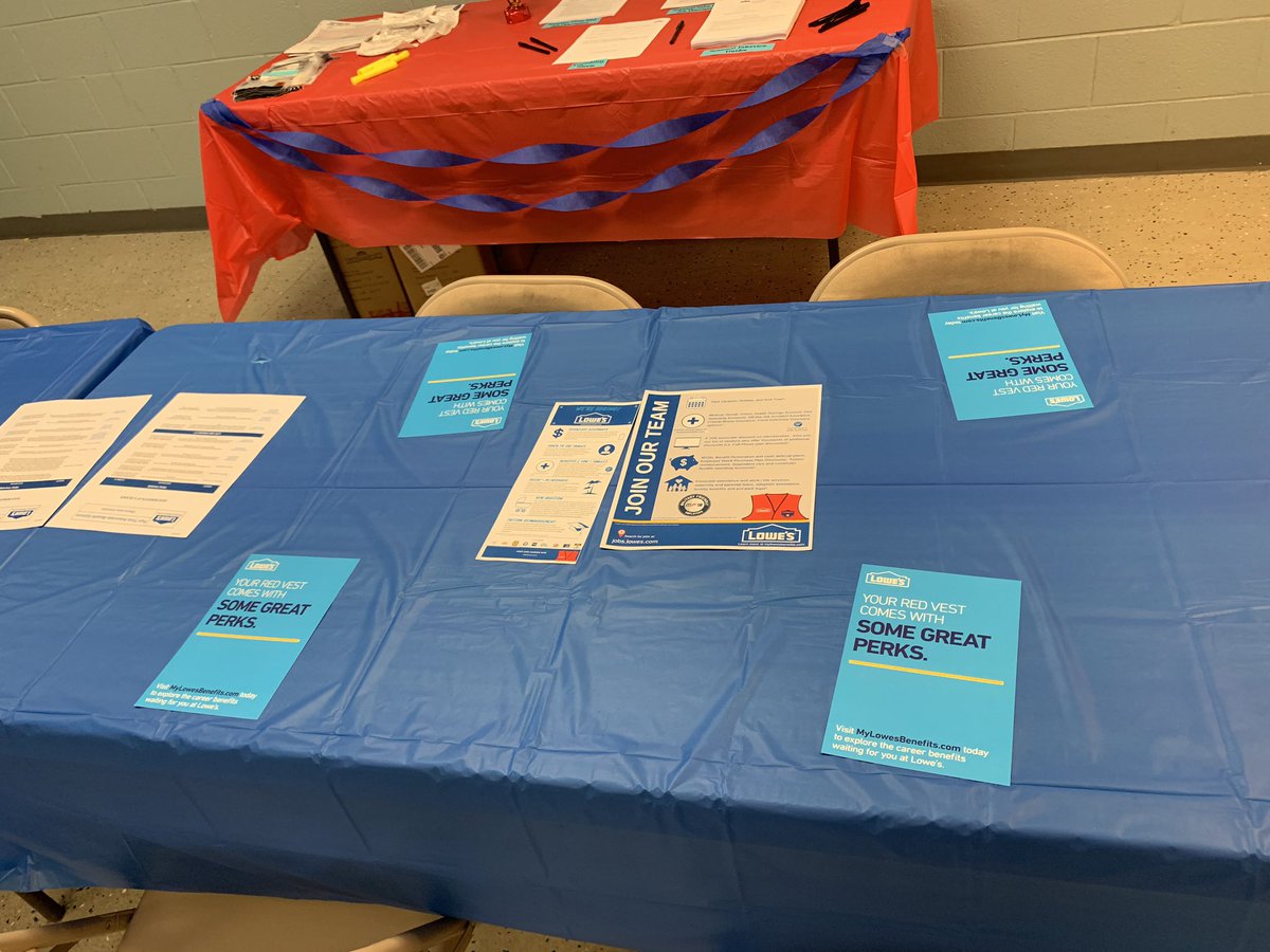 jessykramer007's tweet photo. Lowe’s 2458 is ready for spring hire! @BlueBoxR1 @810Lowes https://t.co/ITRN6rEIbm