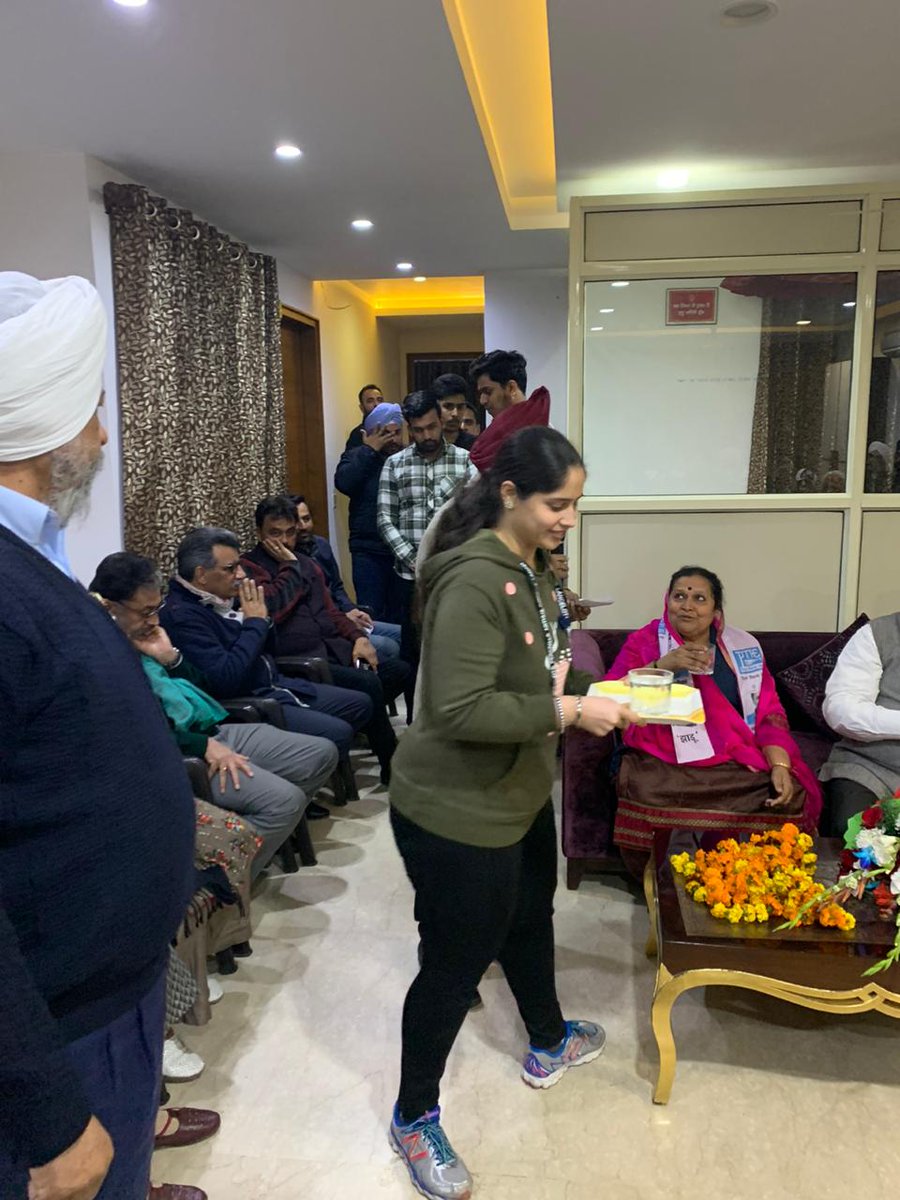 Dhanwati4AAP's tweet photo. राजौरी गार्डन विधानसभा में मीटिंग करते हुए।
अच्छे होंगे 5 साल
दिल्ली में तो केजरीवाल
#walkwithAK
#KaamPeVote
#RajouriGardenWithAAP
@ArvindKejriwal
@AAPDelhi
@AamAadmiParty
@chowhanpriyanka
@iAmanUppal https://t.co/JD5u8zljNi