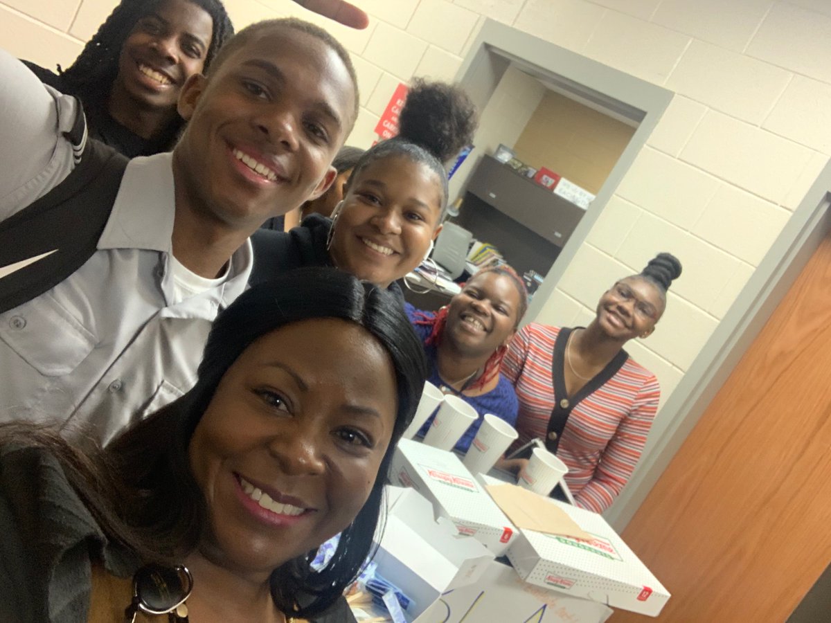 VisionChallenge's tweet image. FLBA students delivered coffee to staff at Northeast. How thoughtful! 
#Eastsideoutloud