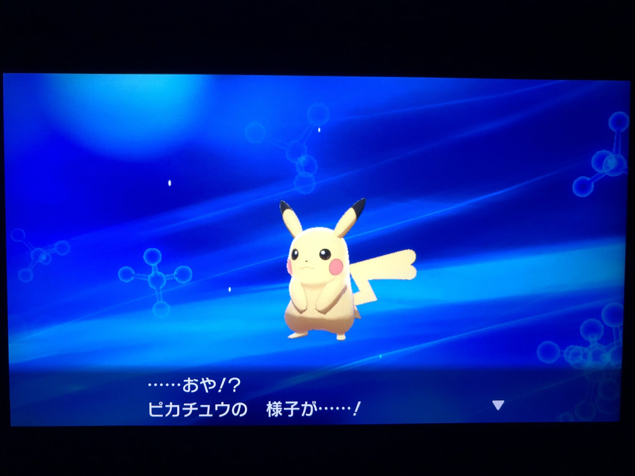 フカヒロ Pixivリクエスト４作目納品 アキラのガラル冒険記 アニポケのサトシのピカチュウ の代表技 10万ボルト を覚えた所で そろそろピカチュウを進化させる 雷の石を使ってライチュウに進化だ アローラではアローラの姿があったが この地方の