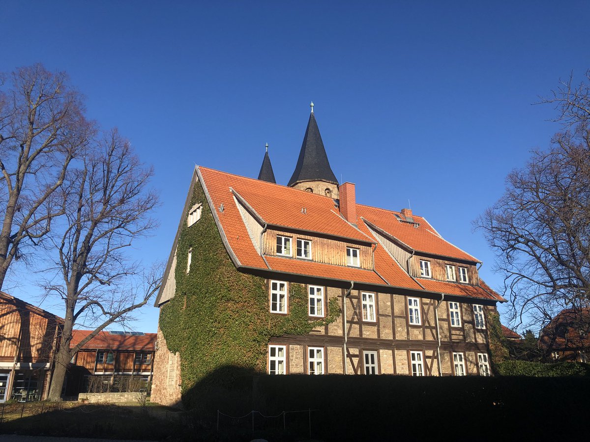 MarcoTullner's tweet photo. Die Zukunft der Bildung im Blick. Im historischen Umfeld des Klosters Drübeck. 😎👍 https://t.co/TSsyfLn6XT