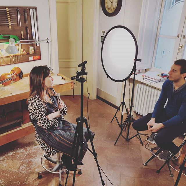 Great morning spent making videos with benedictefriedmann. Speaking  about all things lutherie and violin making in the 21st century! 
#violin #violinmaker #cremona #guadagnini