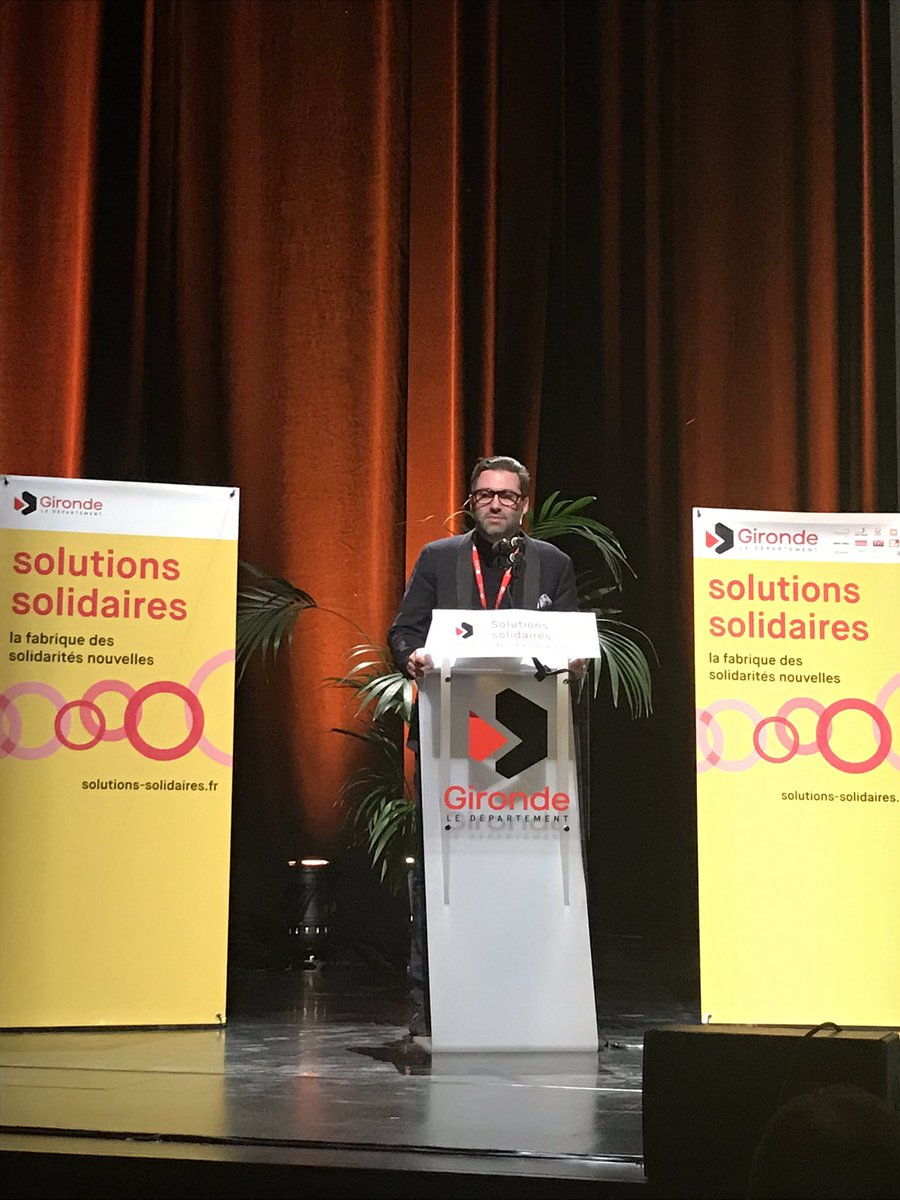 solsolidaires's tweet photo. 3ème expérimentation #SolutionsSolidaires avec Hervé Parra qui nous présente l’action du @gihp_aquitaine.

La Recyclothèque permet de récupérer des matériels inutilisés (béquilles, lits médicalisés, fauteuils roulants) pour les distribuer à des personnes qui en ont besoin. https://t.co/ie1i0zF0O7
