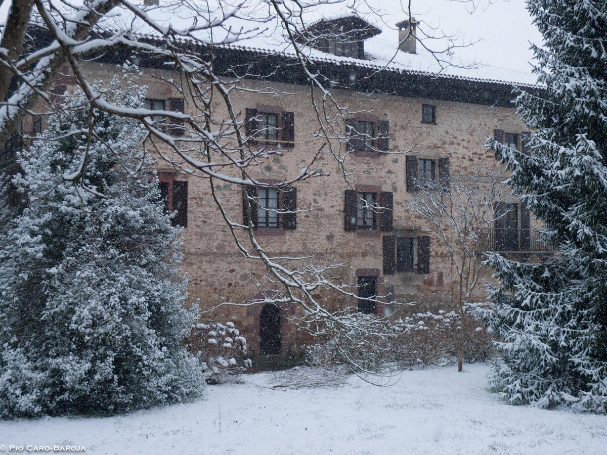 piocarobaroja's tweet photo. Arranca mi andadura en Twitter; espero que les gusten mis contenidos. Muchas gracias. #baroja #carobaroja #piobaroja #piocarobaroja #itzea #literaturaespañola #edición #fotografía https://t.co/xIpm6HpUZx
