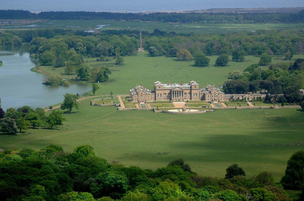 Palladian masterpiece <a href="/HolkhamEstate/">Holkham</a> in our top 21 great sights when you #VisitNorfolk bit.ly/380Rpop #WednesdayMotivation