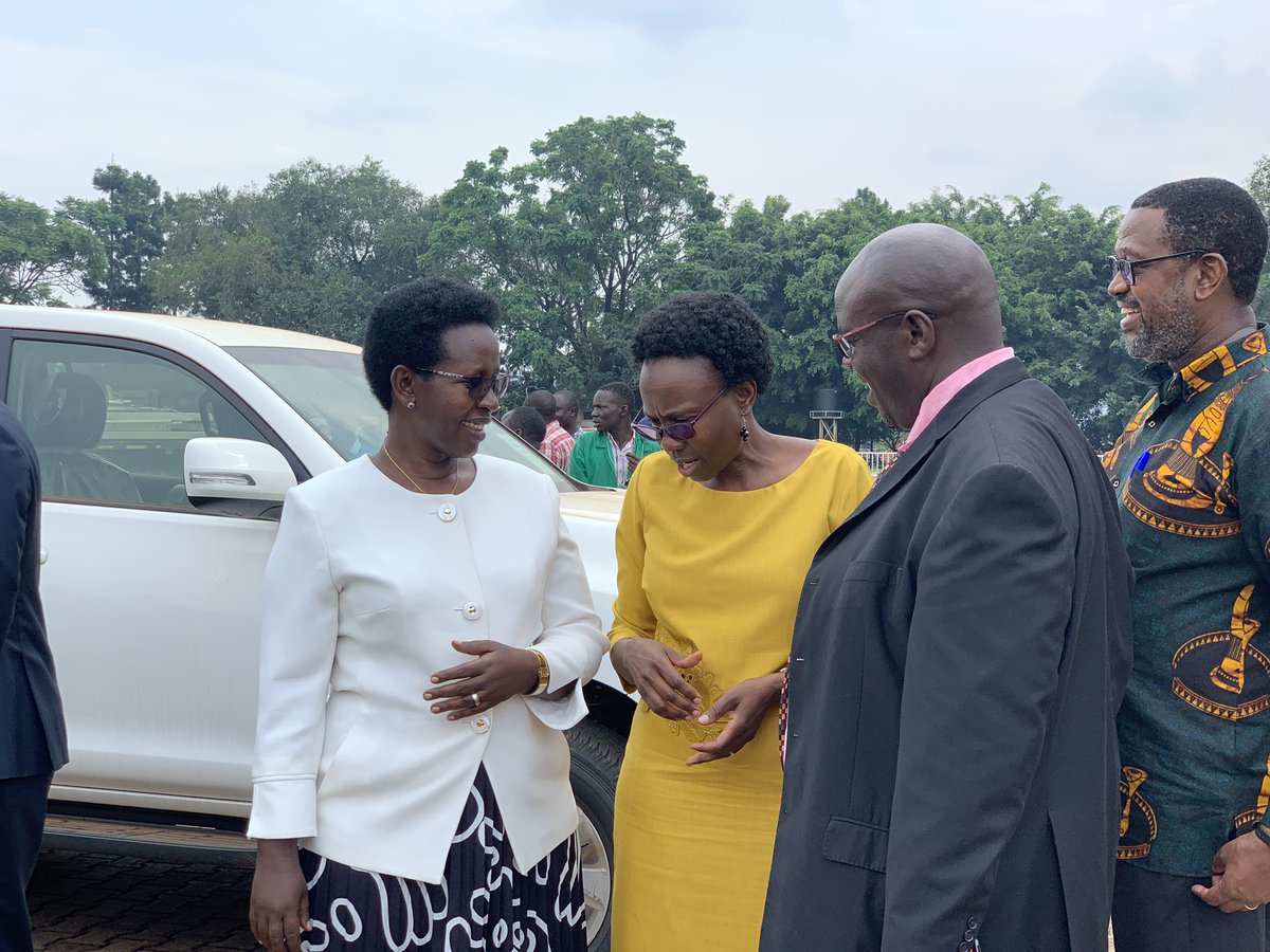 DianaAtwine's tweet photo. PM @RuhakanaR has flagged off various transport &amp; cold chain equipment to districts to strengthen immunization. i.e
647 motorcycles 
986 solar fridges 
10 generators 
500 Vaccine careers 
1000 cold boxes
1 Motor vehicle.
We thank @WHOUganda @UNICEFUganda &amp; @gavi 4 the Support🙏 https://t.co/aAdjuqlpnW