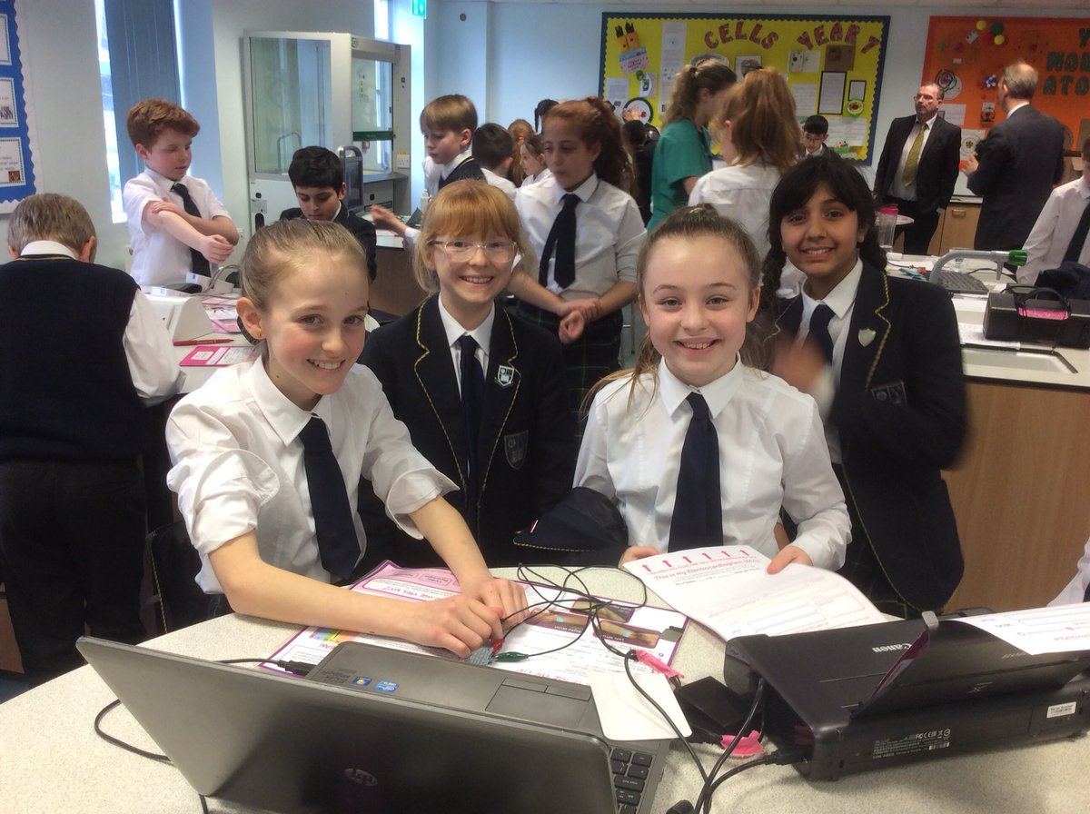 HHSJuniorFrench's tweet photo. Year 6 having fun #MedicMavericks #doncasterisgreat #Sheffieldissuper https://t.co/WYUATnBVmg