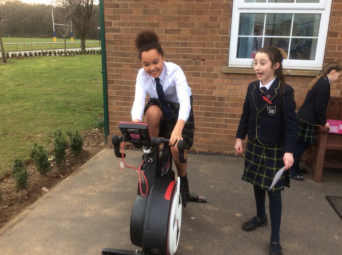HHSJuniorFrench's tweet photo. Year 6 having fun #MedicMavericks #doncasterisgreat #Sheffieldissuper https://t.co/WYUATnBVmg
