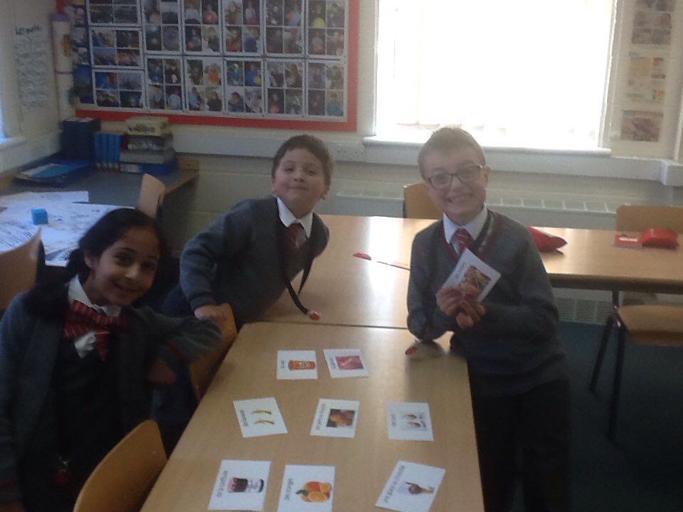 BGS_LanguageDpt's tweet photo. Year 3 pupils have been learning how to buy things in French. Beaucoup de bonbons! #BGSlanguages https://t.co/nEnJpLcgdj