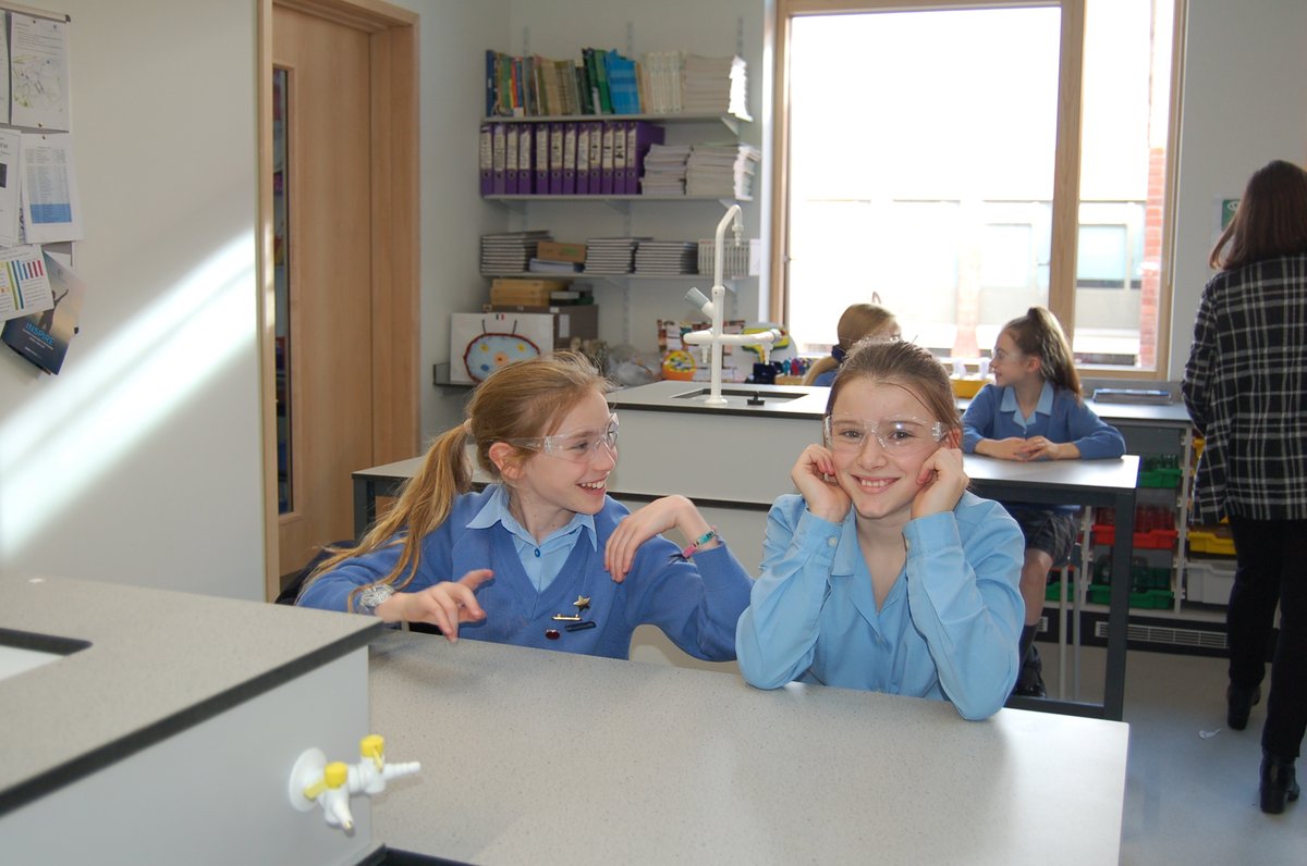 KHSWarwick's tweet photo. Older scientists help younger at @KHSWarwick and @warwickprep as girls tour the science labs, and watch fun experiments - laying foundations for 50% of girls who go on to study #STEM subjects at university from King's. #girlsinstem @Stemettes @RoyalSocBio @RoySocChem @WES1919 https://t.co/et27Aw7xBh