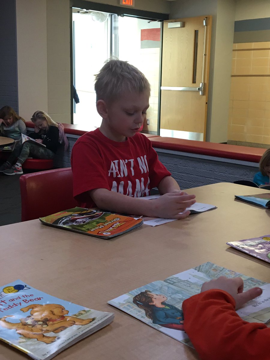 cstarkCF's tweet photo. Walk Around Wednesday! Today we spent our Read to Self time in the Learning Lounge! #whatmakesKWgreat @KWESPrincipal https://t.co/OBz7z1L2h2