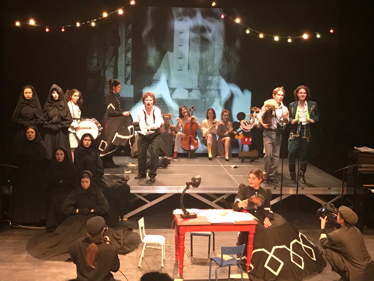 PassagesMetz's tweet photo. J-7 / Le Montage des attractions !
Petit reportage en direct du @lepreaucdn
» https://t.co/zGPk397PZN
#création #russie #théâtre #danse #chant #musique #Metz #spectaclevivant #pankov #gitis
RDV les 12 et 13 février au @PompidouMetz https://t.co/VE65MgVmP3