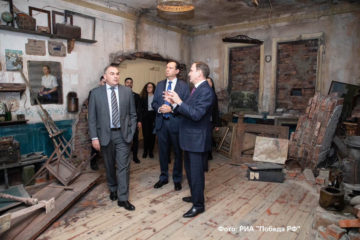 YacovLivne's tweet photo. During my visit to @muzeypobedy the Director Alexander Shkolnik @a_shkolnik_ kindly showed me a future exposition. We also discussed possibility of working together on the events, dedicated to #Holocaust and the heroes of WWII.#NeverAgain #WWII #WeRemember #UnitedinMemory75 https://t.co/BRyH4JPLrJ