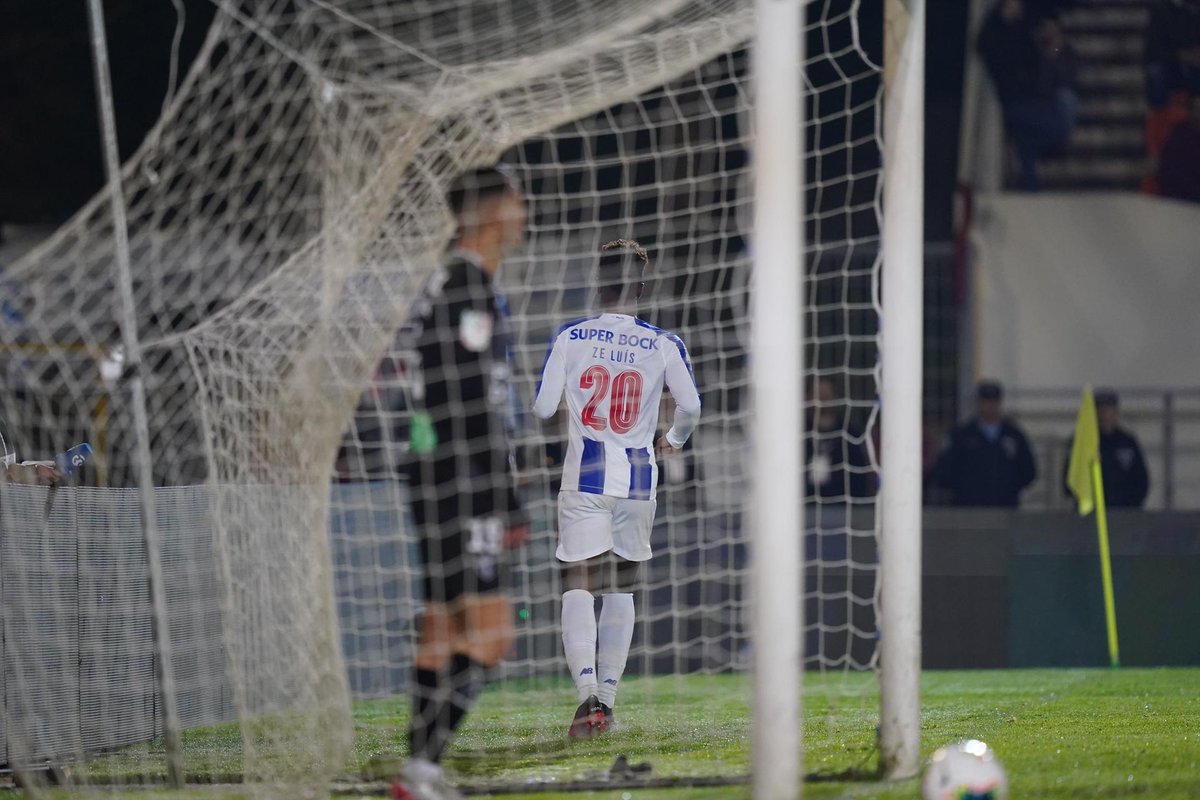 FutebolTotal11_'s tweet photo. @AcademicoViseu 1-1 @FCPorto 
Golos marcados por João Mário para o Viseu e Zé Luís para o Porto. https://t.co/0qkzahYqWC