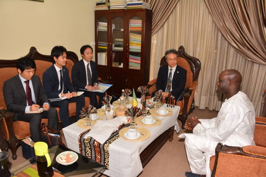 CheikhAmadouCo1's tweet photo. Le #DG M. #Makhtar_DIA a reçu ce mercredi 05 février 2020, à nouveau l'Ambassadeur et plénipotentiaire du Japon, Son Excellence ARAI Tatsuo accompagnant une forte délégation de leur gouvernement au siège de l'#ASPIT, @Macky_Sall https://t.co/A2NWRyqWOc