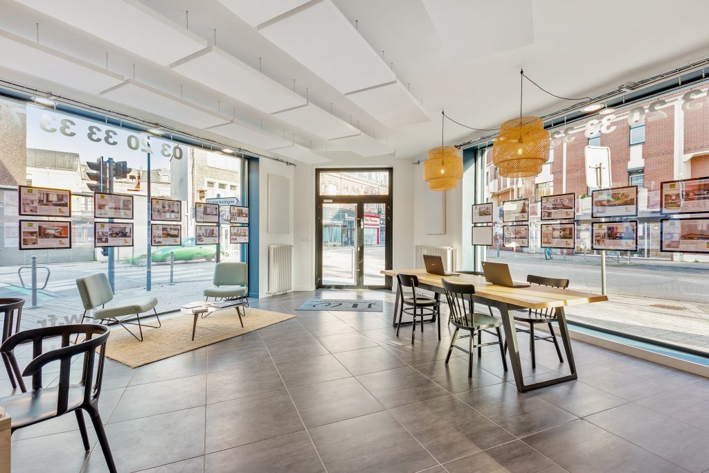 VitrineMediaMX's tweet photo. Este 2020 moderniza tu inmobiliaria y obtenen los siguientes beneficios. 4 veces + personas ven tus listas, 30% + de tráfico en tu negocio, tu publicidad sigue trabajando por ti las 24 horas. #vendemas #aprovechatusvitrinas #negocios #inmobiliarias #mexico #guadalajara #monterrey https://t.co/NCmw5oGlBc