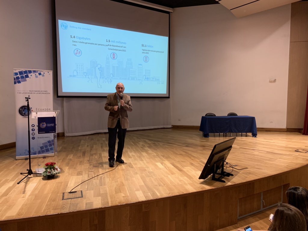 Telecom_Ec's tweet photo. Héctor Carril, Vicepresidente de la Comisión para Ciudades Inteligentes, de la @ITU, presenta el plan “Unidos por las Ciudades Inteligentes y Sostenibles” en el que Ecuador participa. #CiudadesInteligentesEc https://t.co/i35YUxNPxx