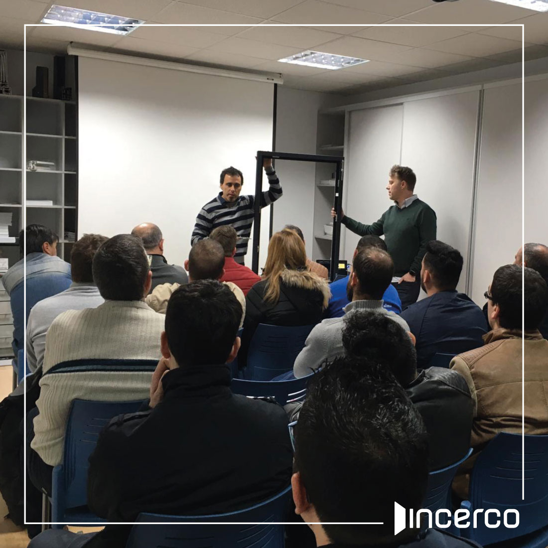 infoincerco's tweet photo. Os dejamos algunas imágenes de los asistentes de Segundo Taller Práctico de Herraje para Carpinteria Exterior de PROCOMSA

#incerco #topqualitywindows #windows #procomsa #cursopractico #instalacionTopDoor #TopDoor #VentanaPVC #VentanaOscilobatiente https://t.co/D9lYbl72oR